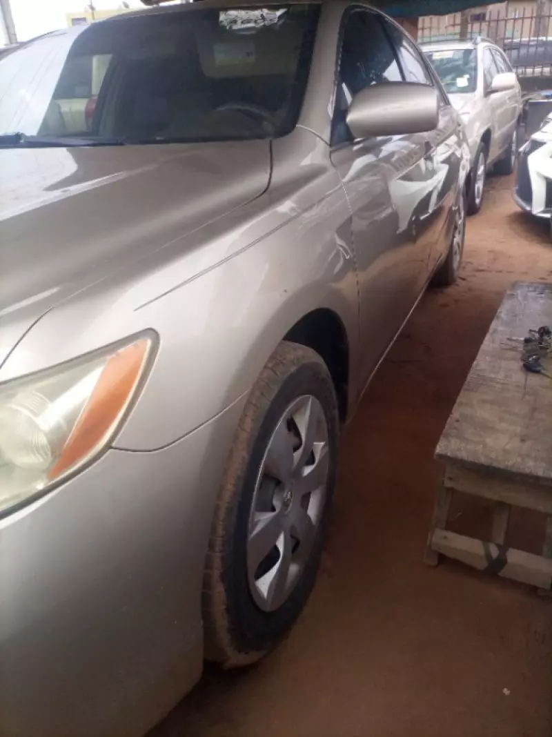 Toyota Camry   - 2009