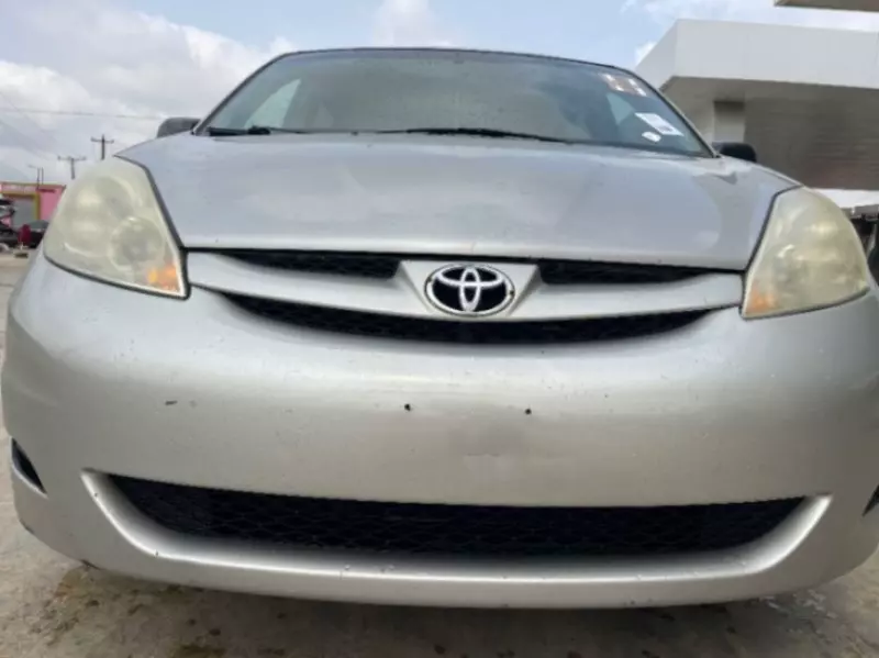 Toyota Sienna   - 2006