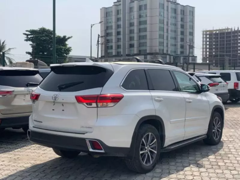 Toyota Highlander   - 2019