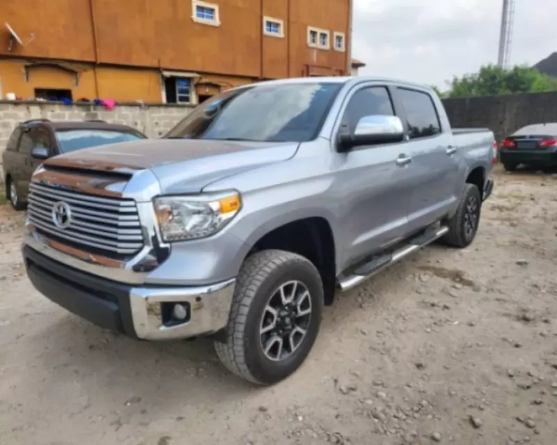 Toyota Tundra   - 2014