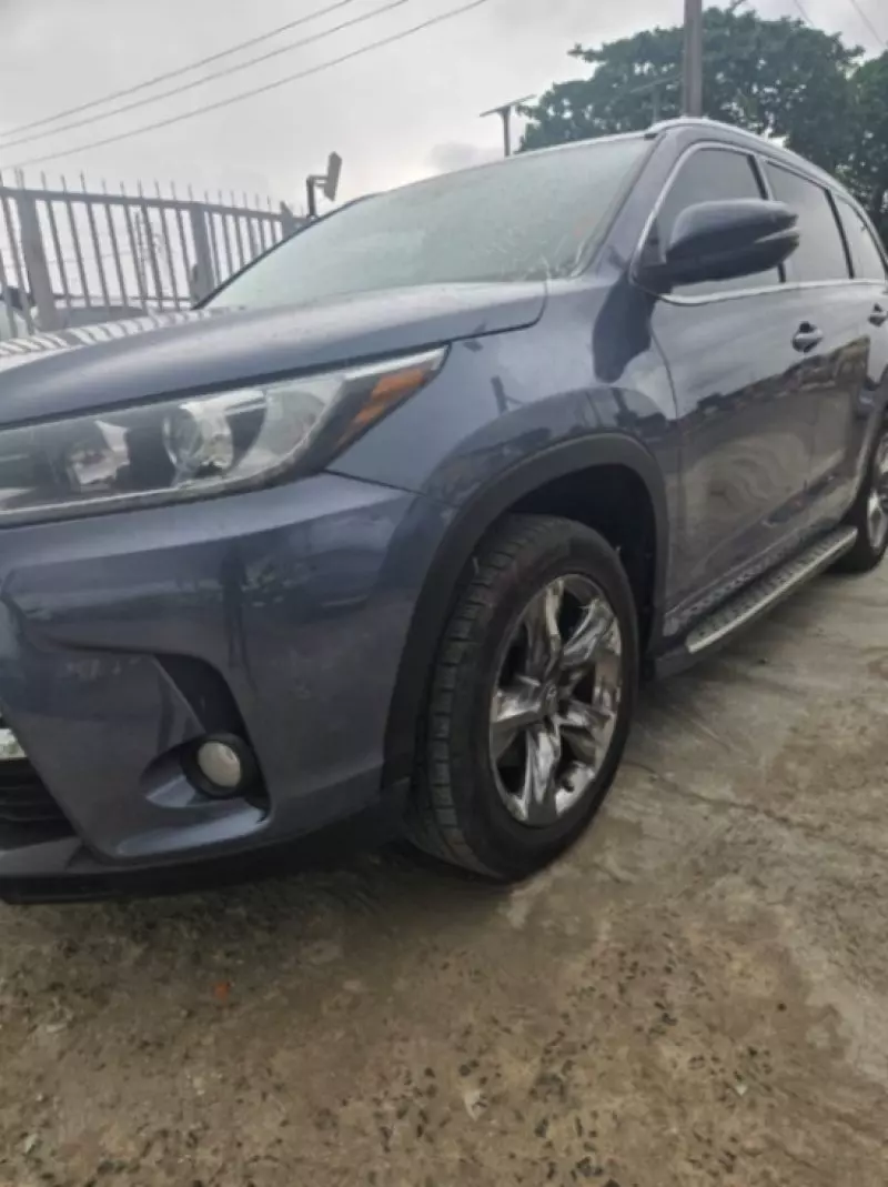 Toyota Highlander   - 2017