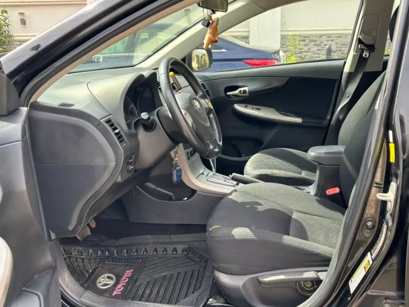 Toyota Corolla   - 2010
