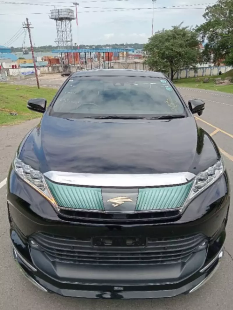 Toyota Harrier   - 2018