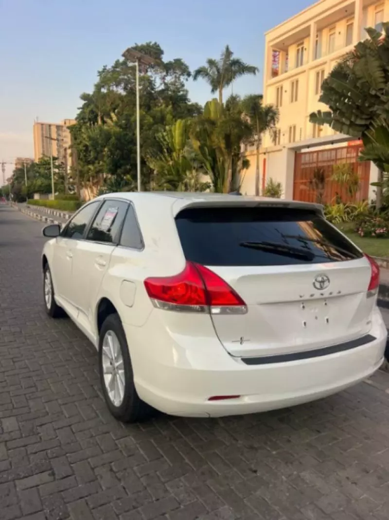 Toyota Venza   - 2012