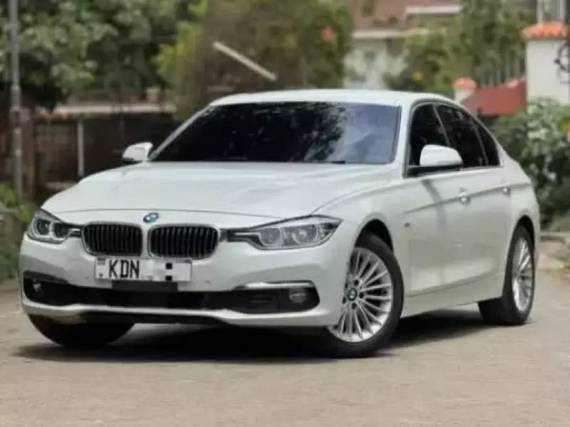BMW 320i   - 2016