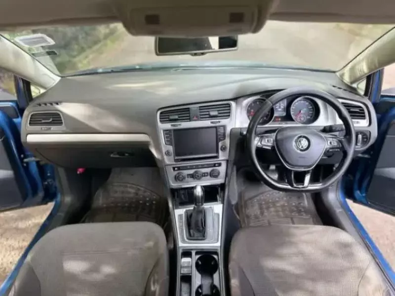 Volkswagen Golf   - 2014