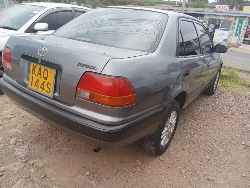 Toyota Corolla   - 2000