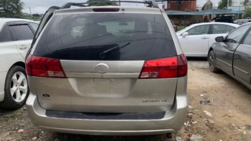 Toyota Sienna   - 2006