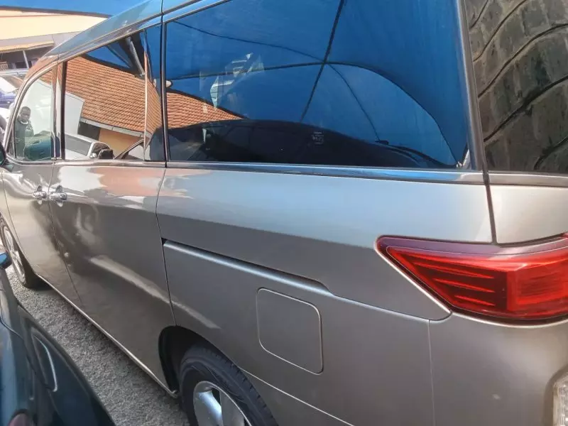 Nissan Elgrand   - 2011