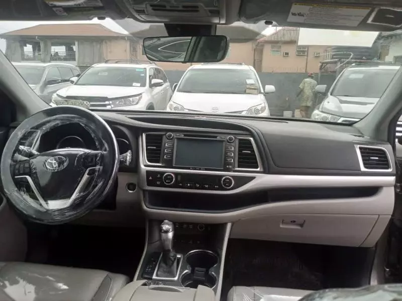 Toyota Highlander   - 2019