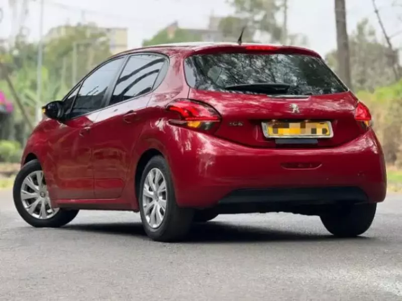 Peugeot 208   - 2017