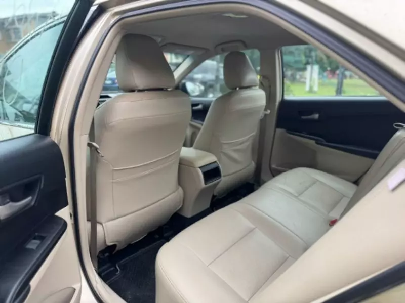 Toyota Camry   - 2012