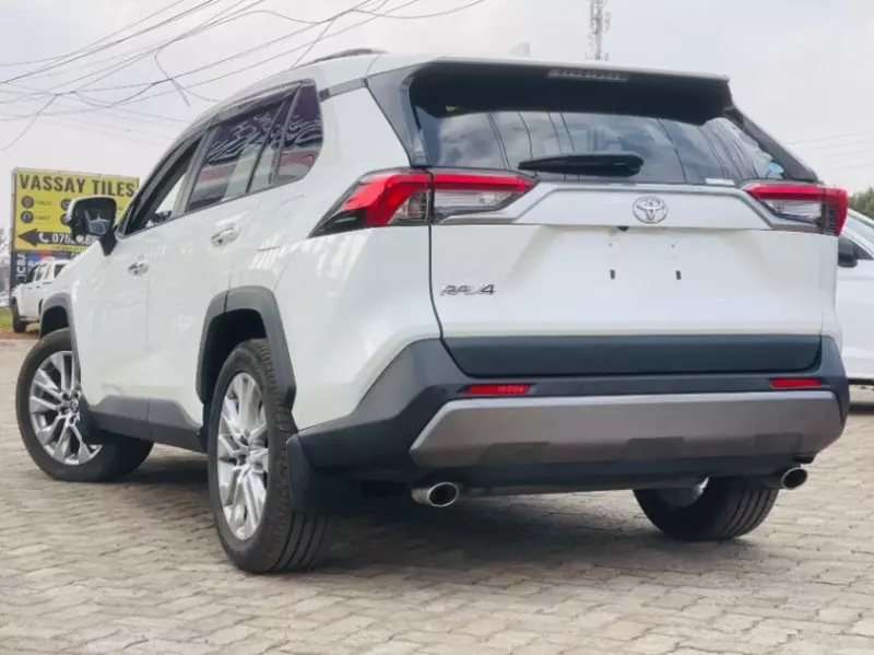 Toyota RAV 4   - 2019