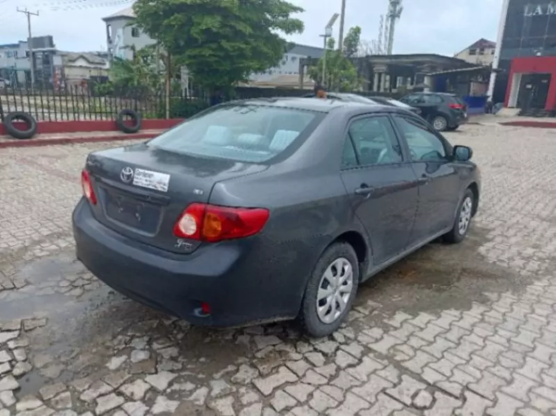 Toyota Corolla   - 2010