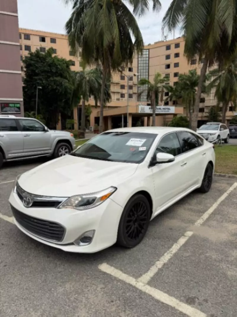 Toyota Avalon - 2015
