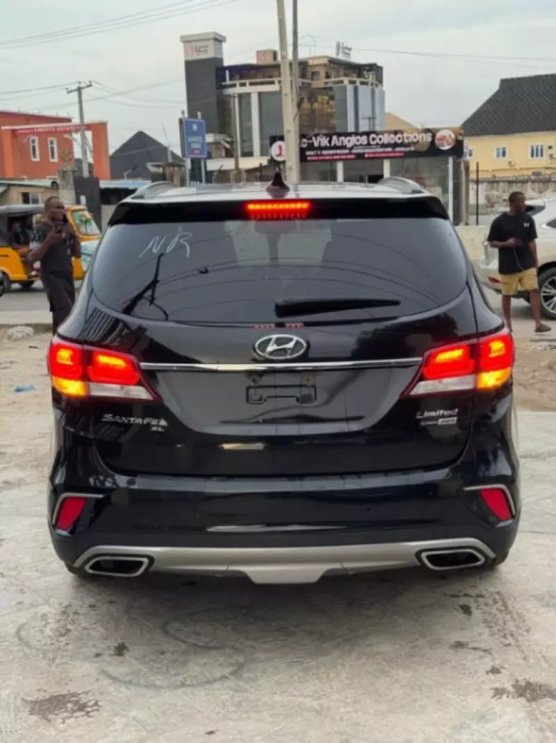 Hyundai Santa FE   - 2019