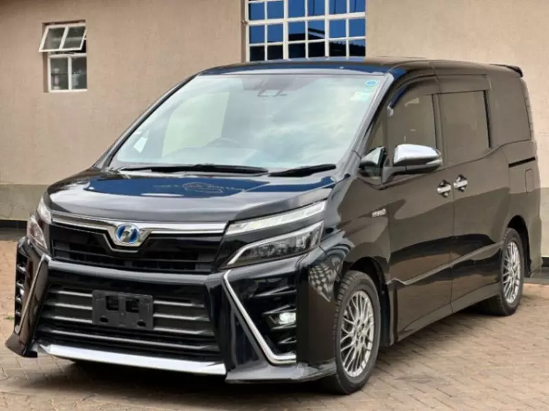 Toyota Voxy    - 2018
