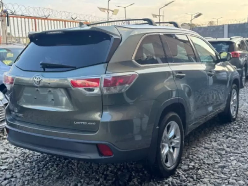 Toyota Highlander   - 2015