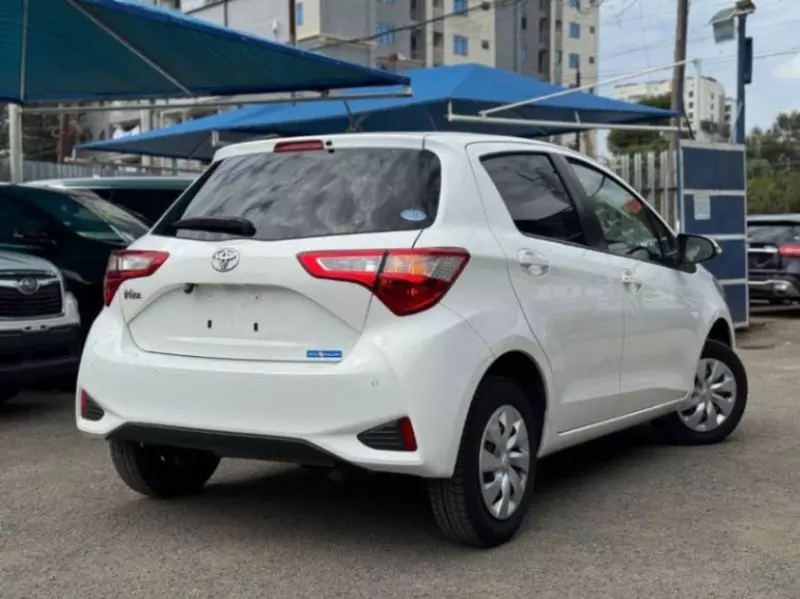 Toyota Vitz   - 2018