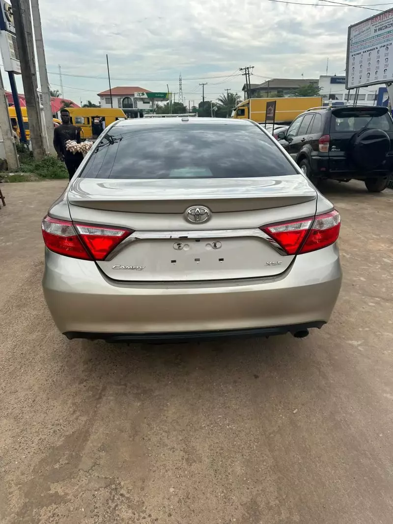 Toyota Camry   - 2015