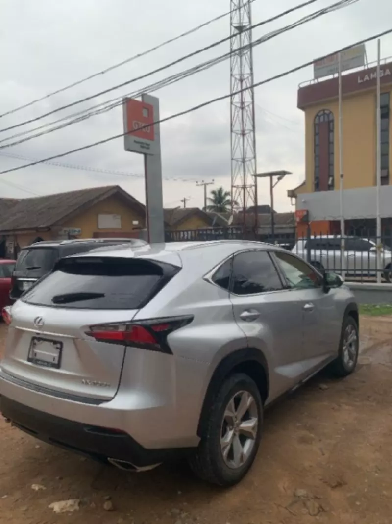 Lexus NX 200T   - 2017
