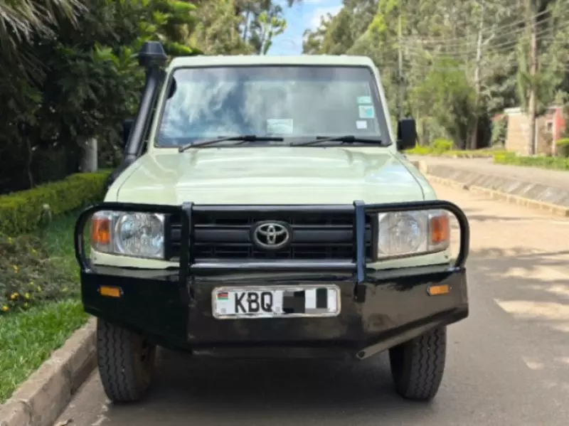 Toyota Land Cruiser Pick Up   - 2011
