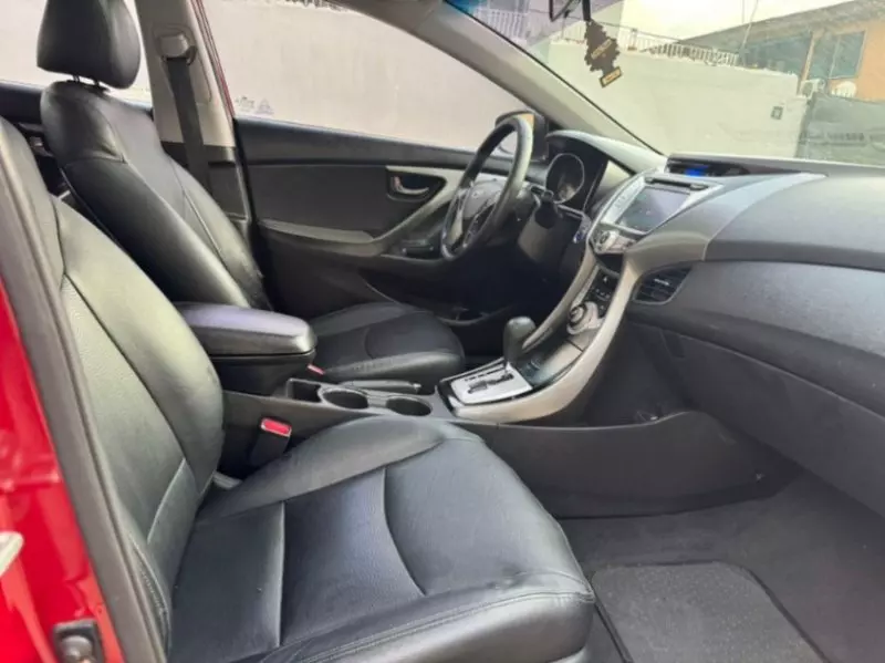 Hyundai Elantra   - 2011