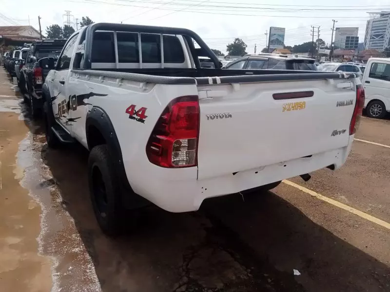 Toyota Hilux    - 2018