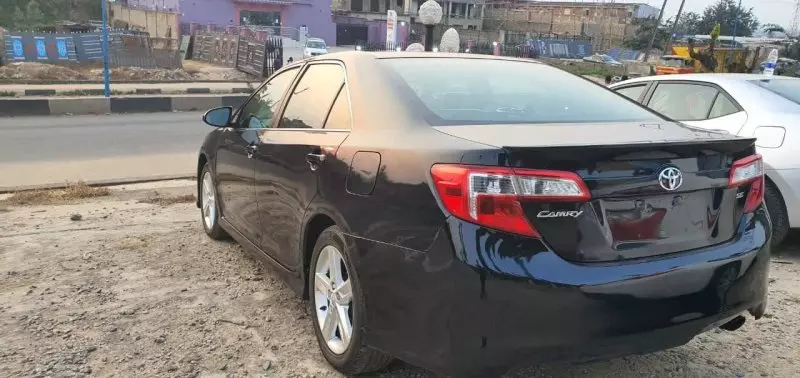 Toyota Camry   - 2013