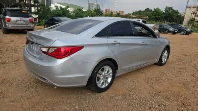 Hyundai Sonata - 2010
