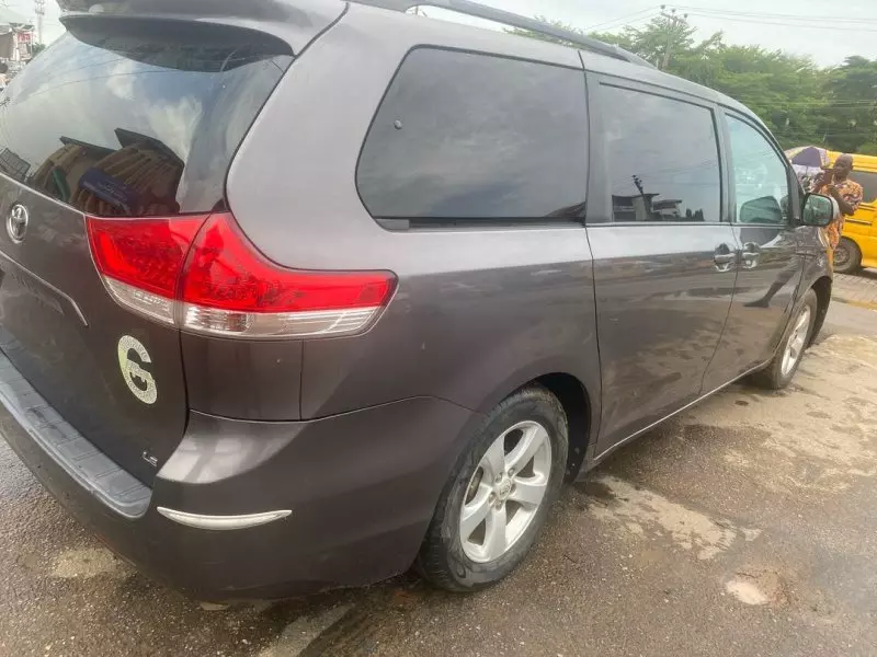 Toyota Sienna   - 2013