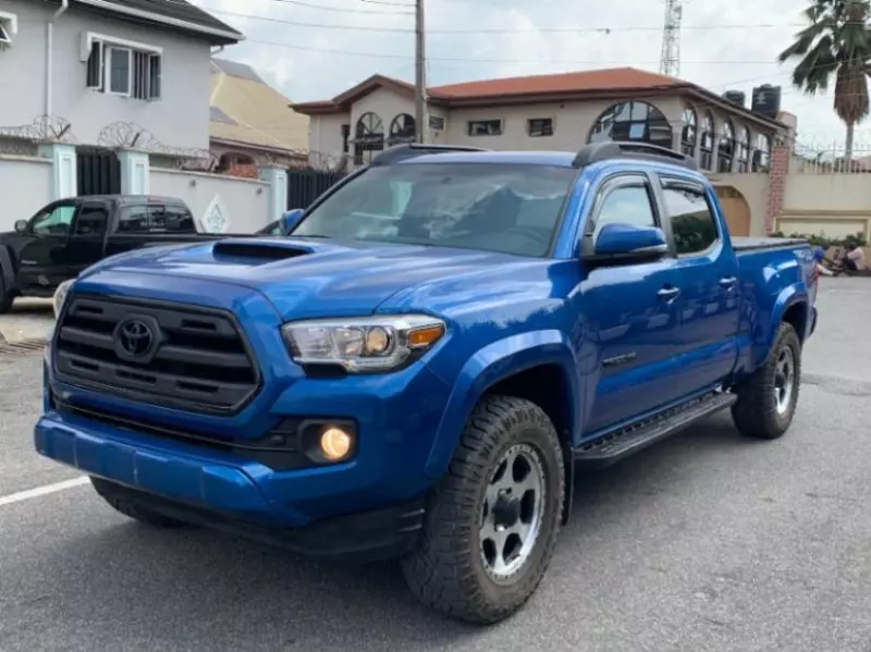 Toyota Tacoma   - 2016