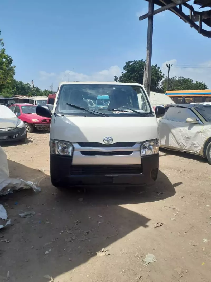 Toyota Hiace   - 2015