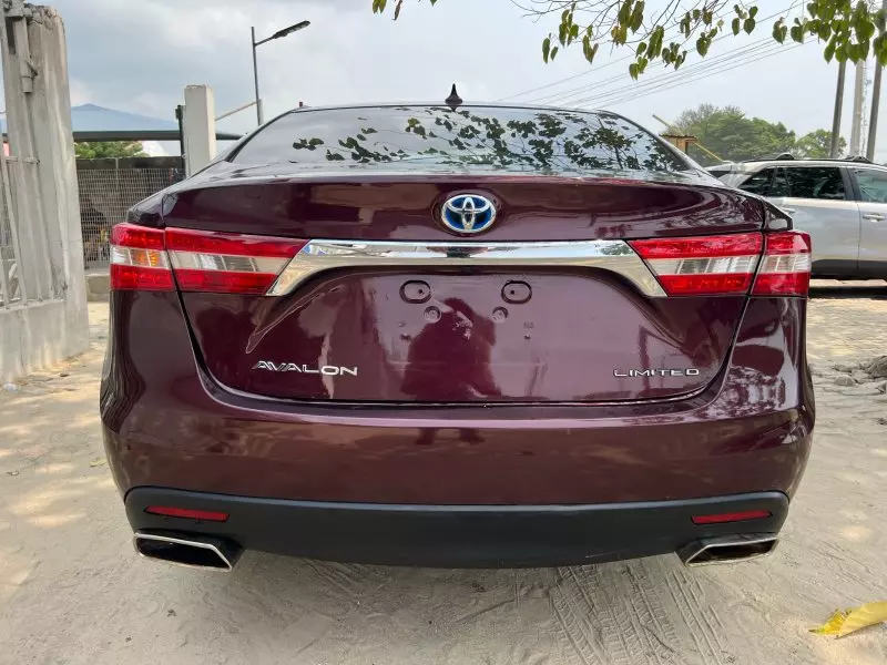 Toyota Avalon   - 2013