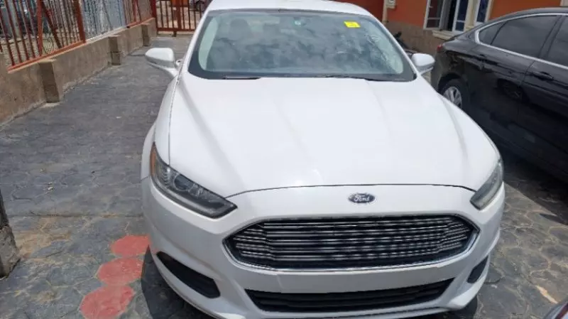 Ford Fusion   - 2014