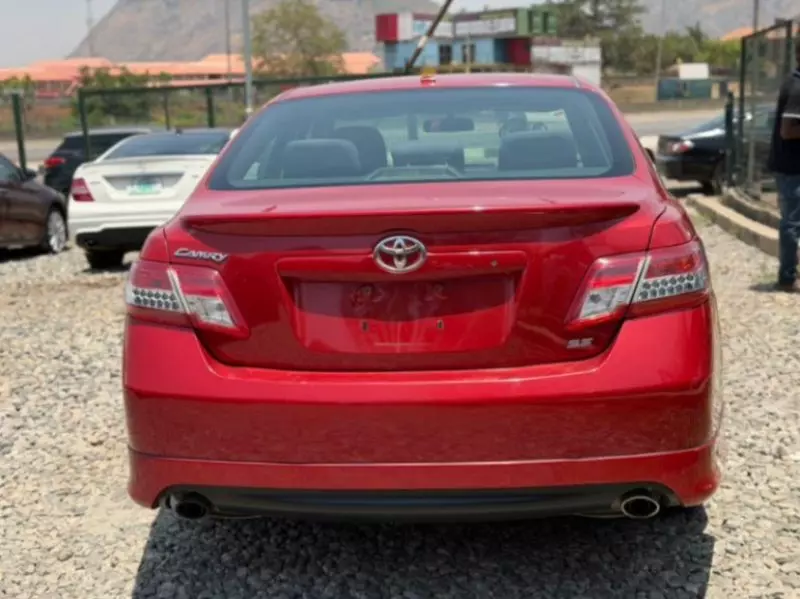 Toyota Camry   - 2011