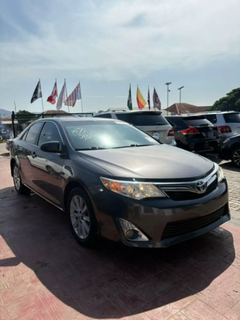 Toyota Camry   - 2014