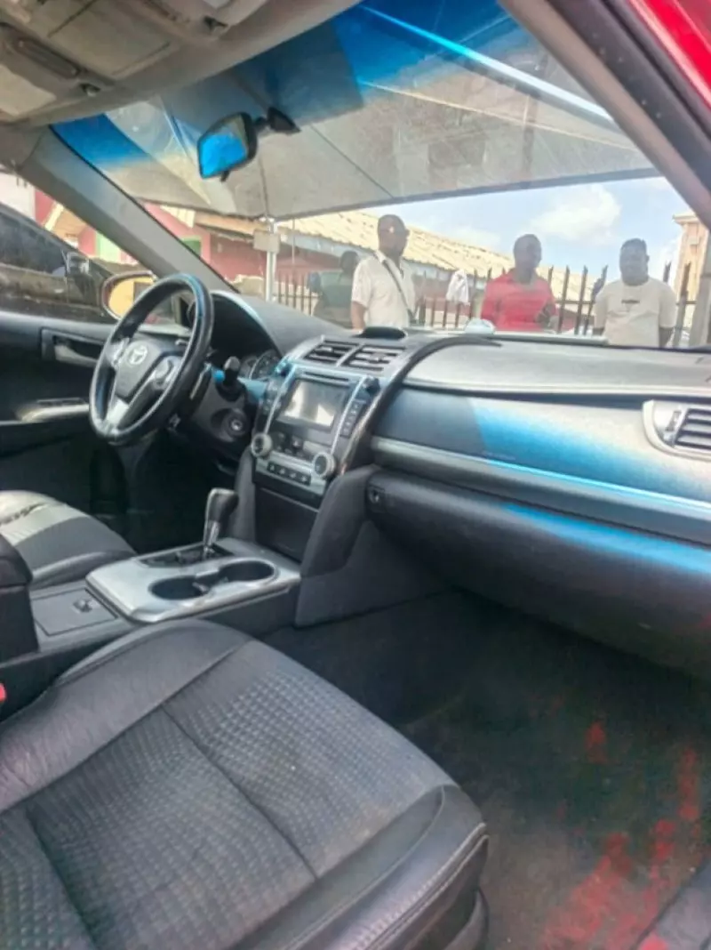 Toyota Camry   - 2014