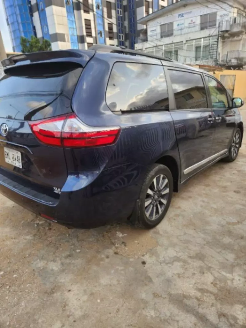Toyota Sienna   - 2018