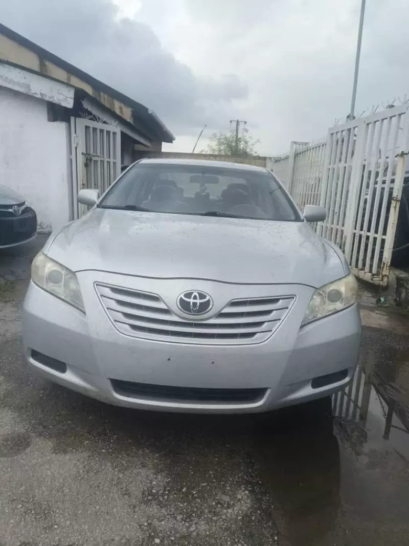 Toyota Camry   - 2009