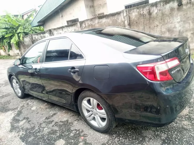 Toyota Camry   - 2012