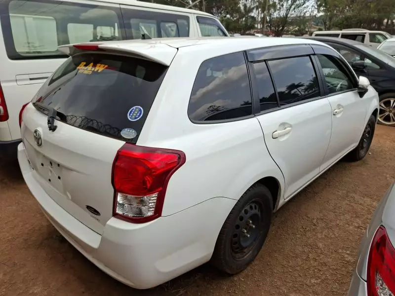 Toyota Fielder    - 2012