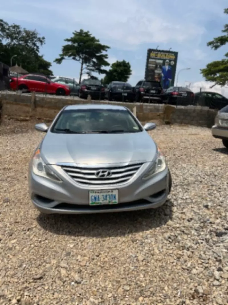 Hyundai Sonata   - 2012