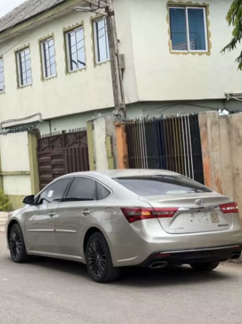 Toyota Avalon   - 2016