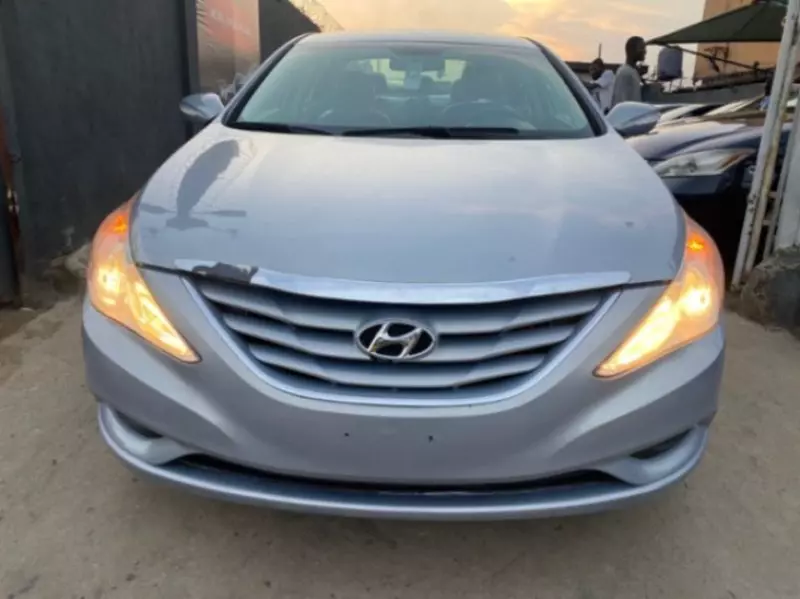 Hyundai Sonata   - 2012