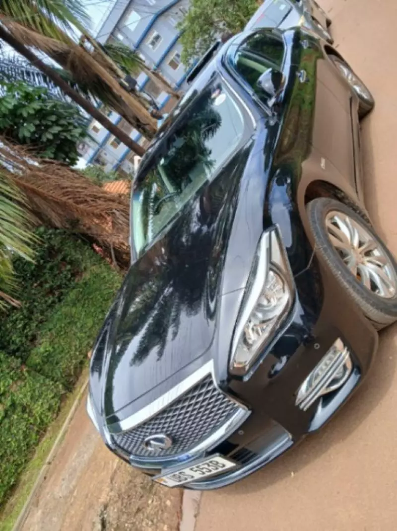 Nissan Fuga    - 2015