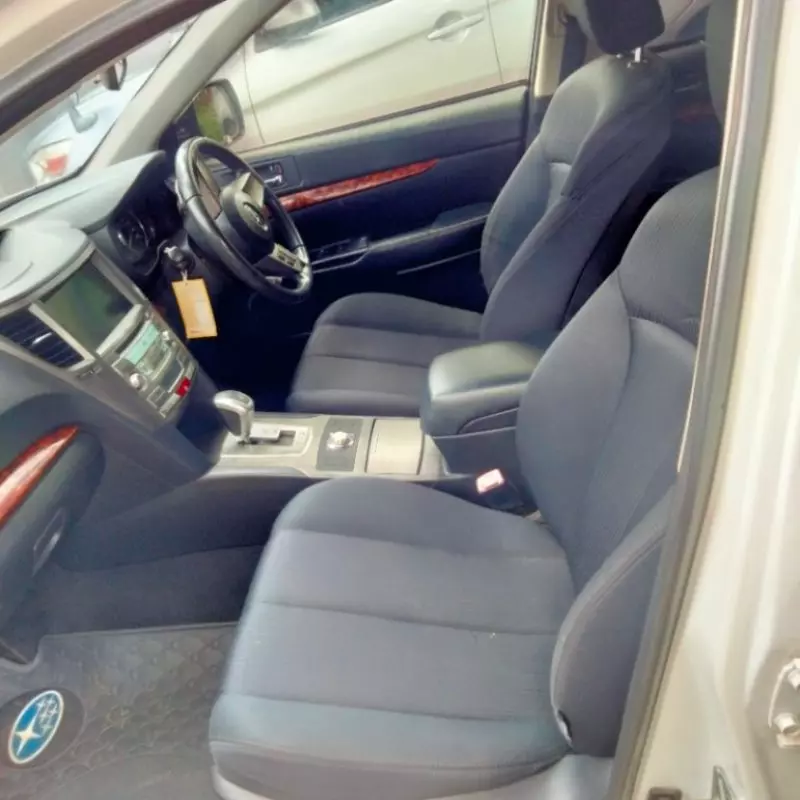 Subaru Legacy    - 2010