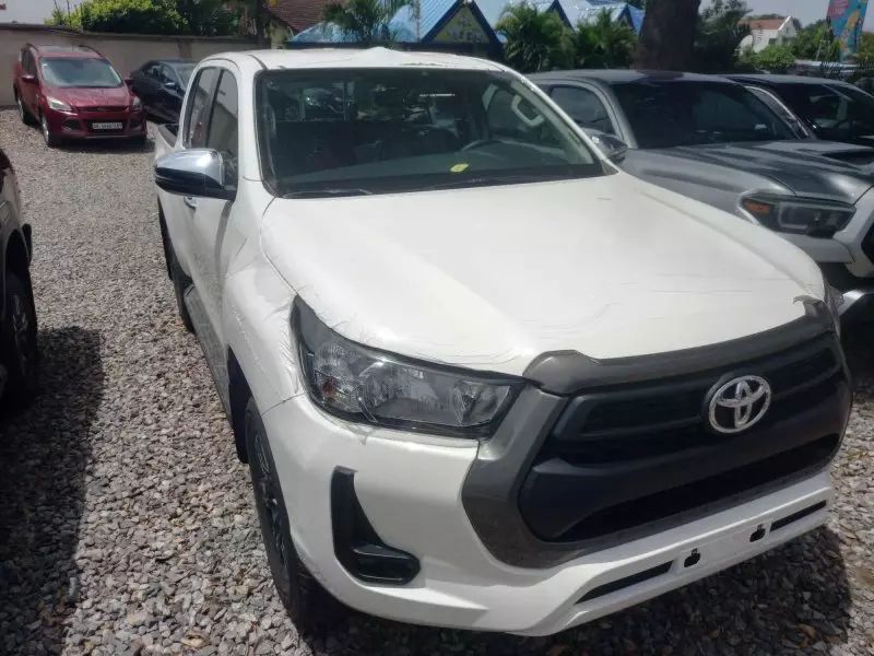Toyota Hilux   - 2024
