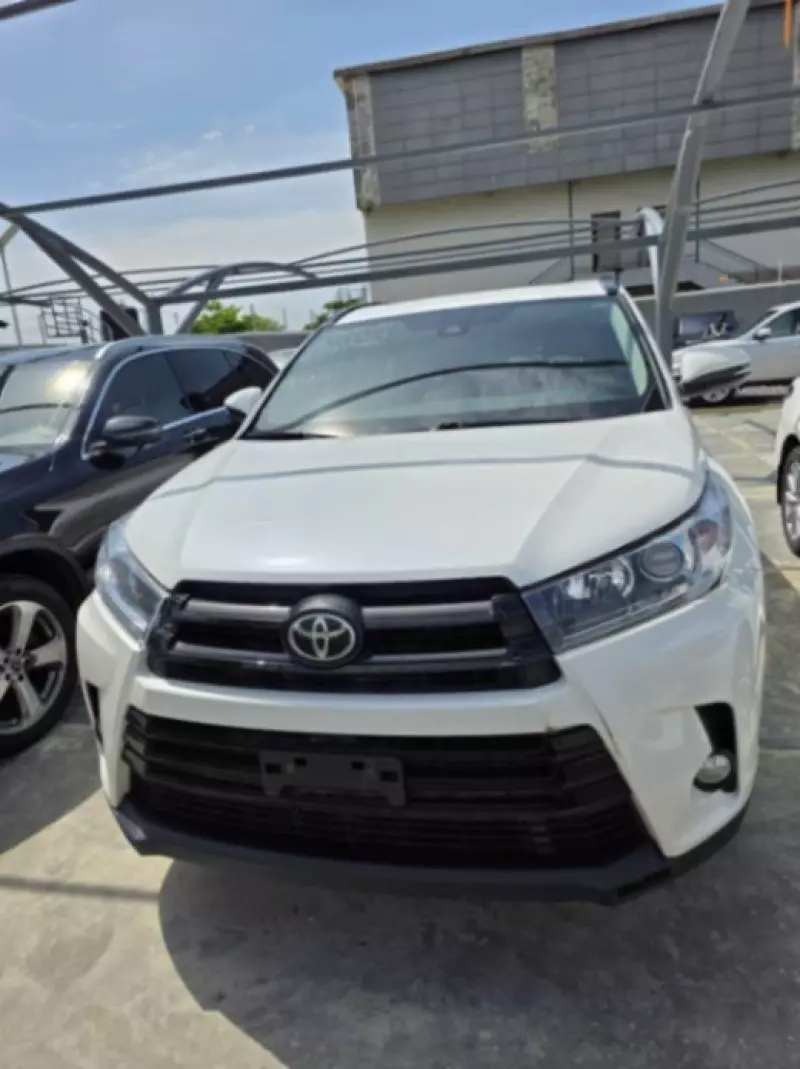 Toyota Highlander   - 2016
