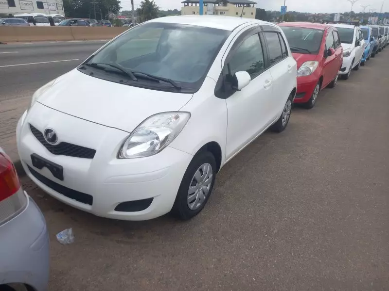 Toyota Vitz   - 2011